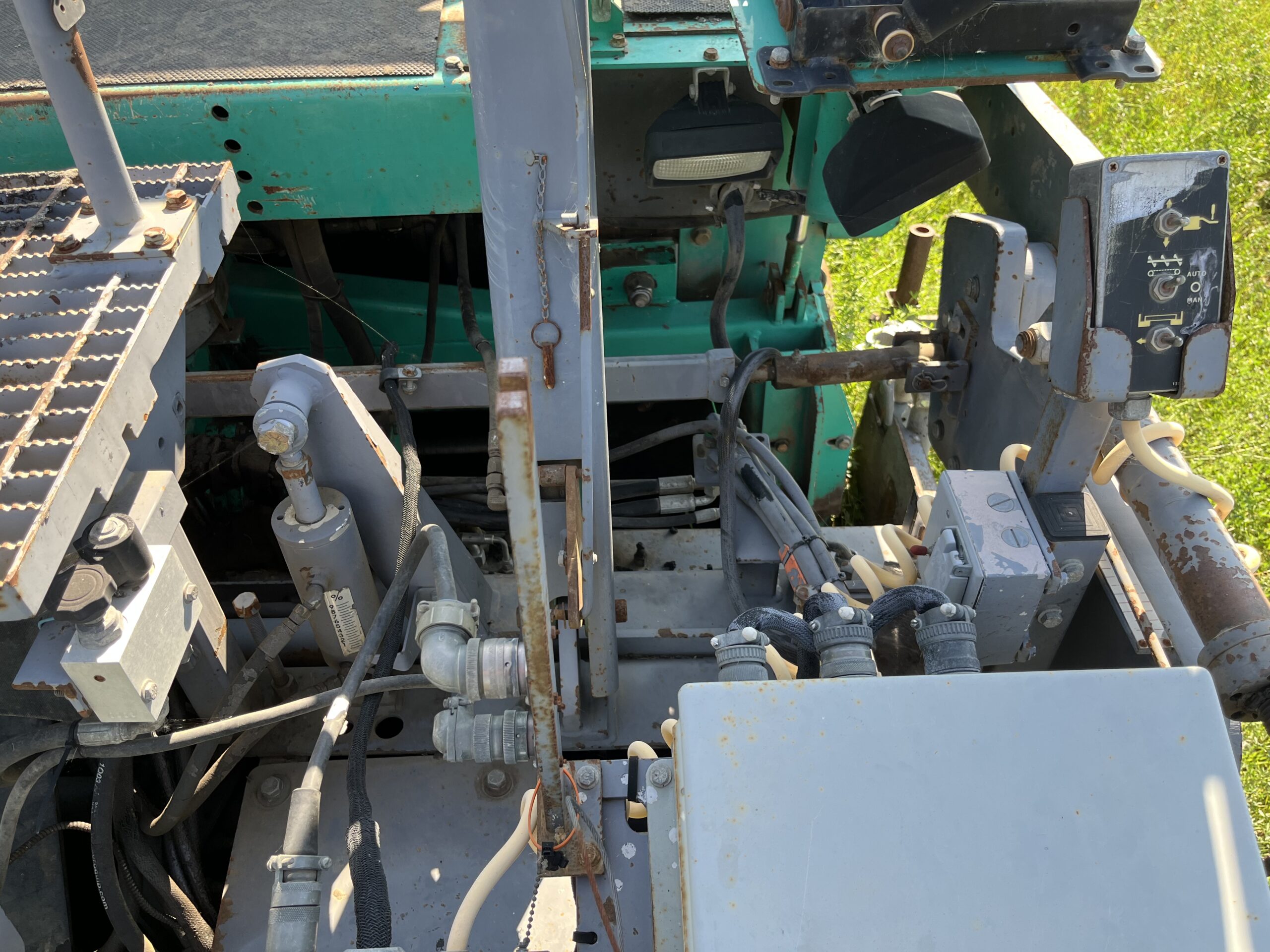  2005 Vogele America 880RTB EZIV-0815 at Conquest Equipment Saskatchewan