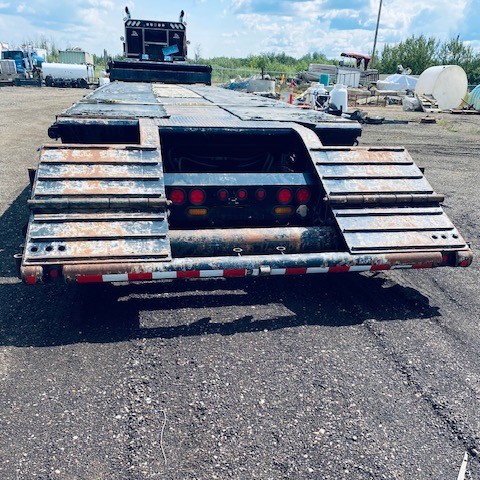  2015 Doepker Scissorneck Trailer at Conquest Equipment Alberta