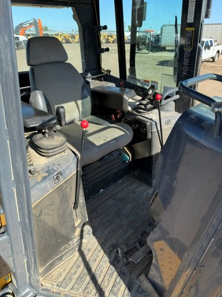  2015 DEERE 850K at Conquest Equipment Alberta