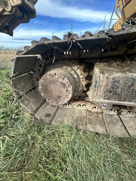  1998 DEERE 270LC at Conquest Equipment Saskatchewan