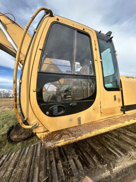  1998 DEERE 270LC at Conquest Equipment Saskatchewan