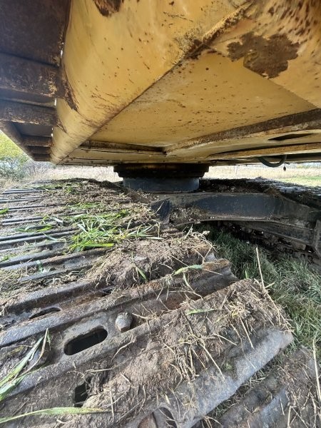  1998 DEERE 270LC at Conquest Equipment Saskatchewan