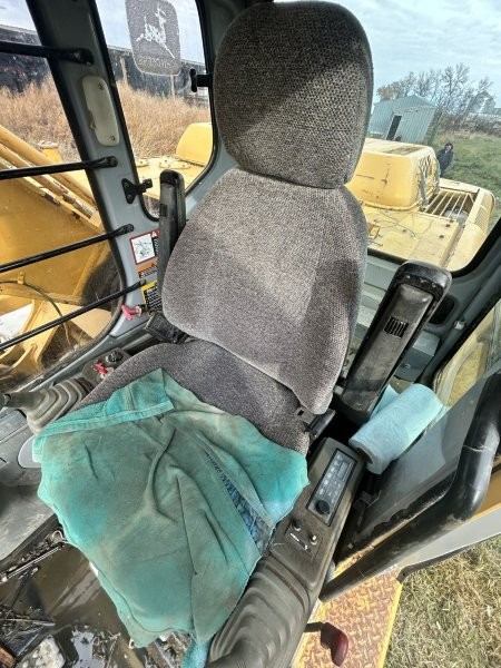  1998 DEERE 270LC at Conquest Equipment Saskatchewan