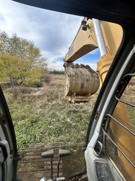  1998 DEERE 270LC at Conquest Equipment Saskatchewan