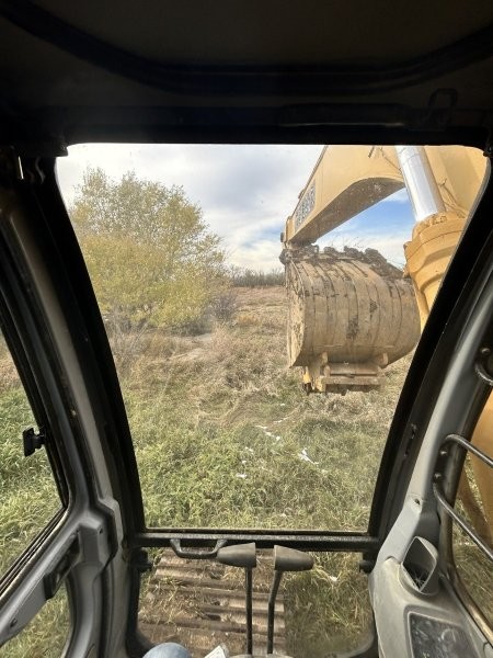  1998 DEERE 270LC at Conquest Equipment Saskatchewan