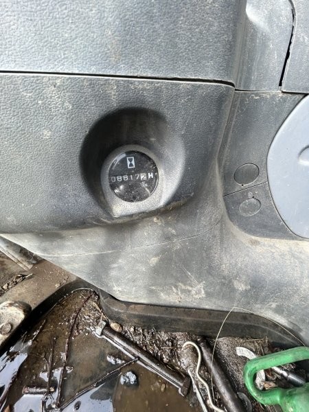  1998 DEERE 270LC at Conquest Equipment Saskatchewan