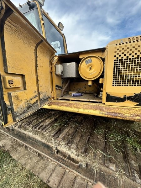  1998 DEERE 270LC at Conquest Equipment Saskatchewan