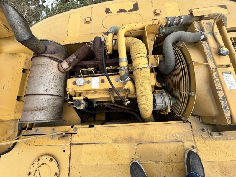  1998 DEERE 270LC at Conquest Equipment Saskatchewan