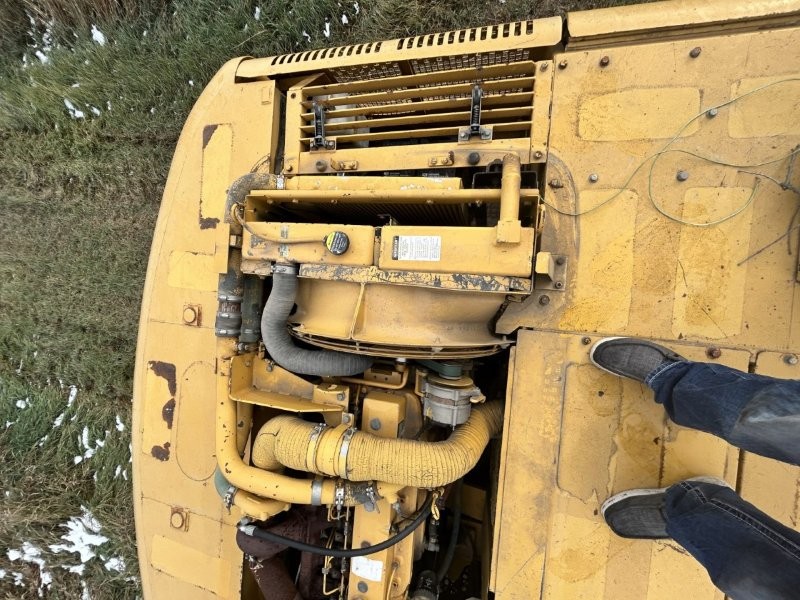  1998 DEERE 270LC at Conquest Equipment Saskatchewan