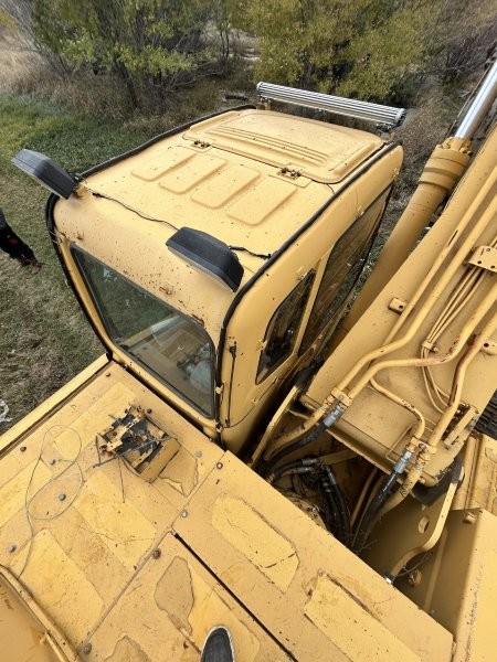  1998 DEERE 270LC at Conquest Equipment Saskatchewan