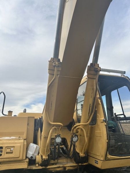  1998 DEERE 270LC at Conquest Equipment Saskatchewan