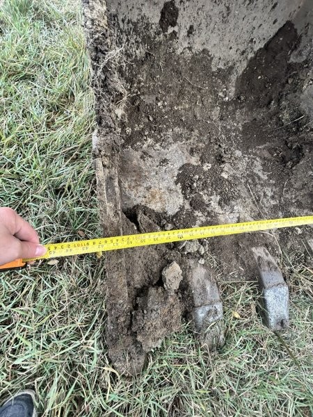  1998 DEERE 270LC at Conquest Equipment Saskatchewan