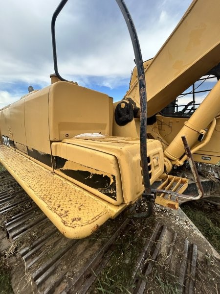  1998 DEERE 270LC at Conquest Equipment Saskatchewan