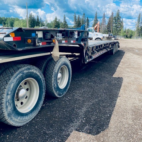  2015 Doepker Scissorneck Trailer at Conquest Equipment Alberta