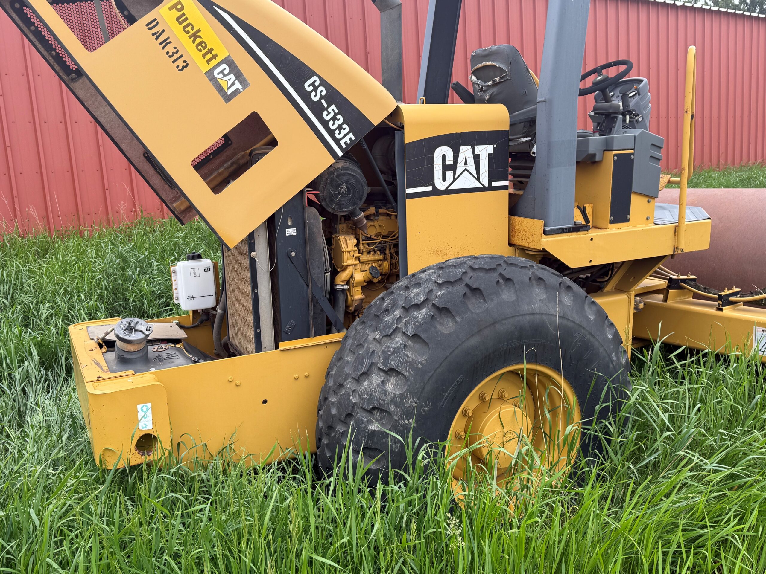  2005 CAT CS-533E at Conquest Equipment North Dakota