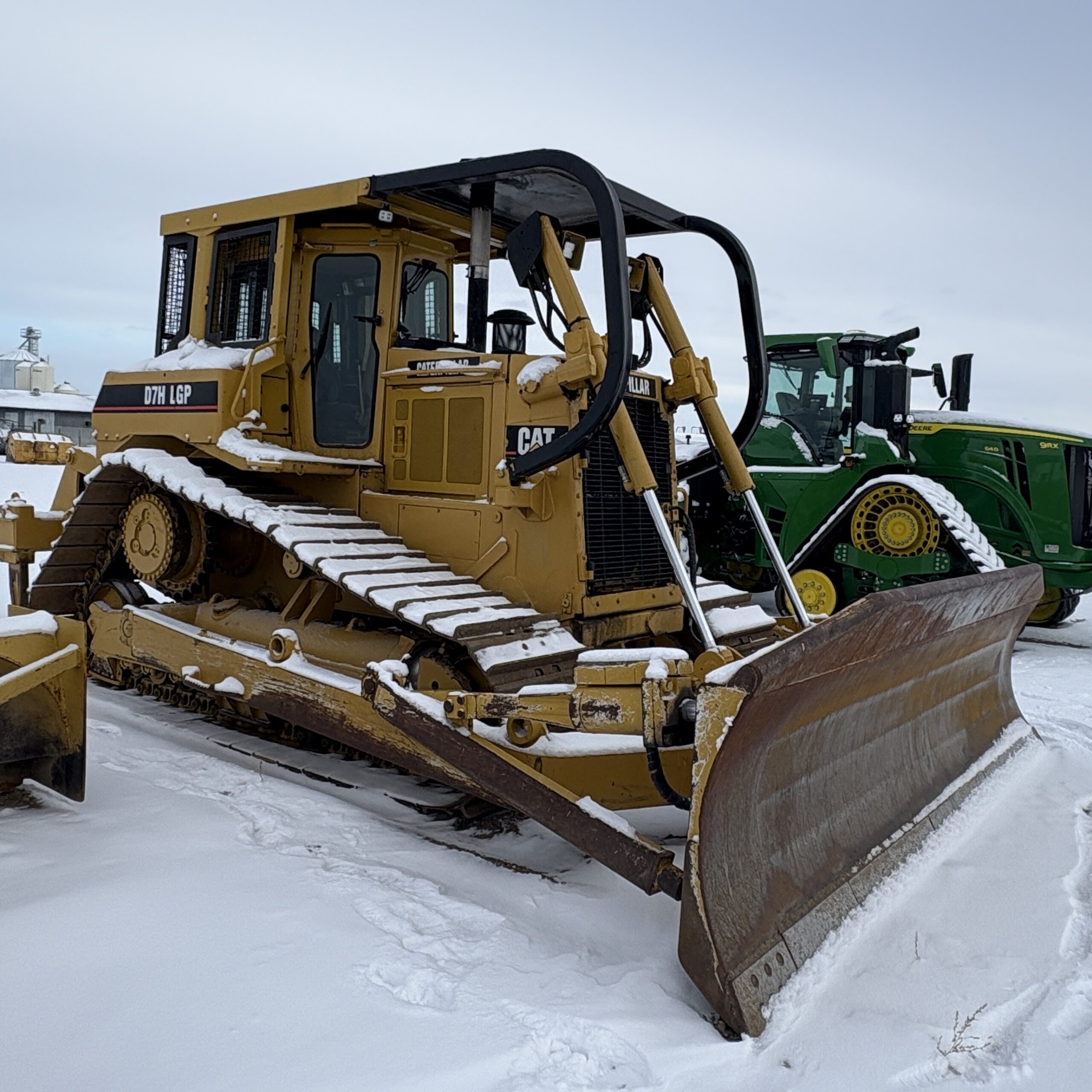  1991 CAT D7H LGP at Conquest Equipment Alberta