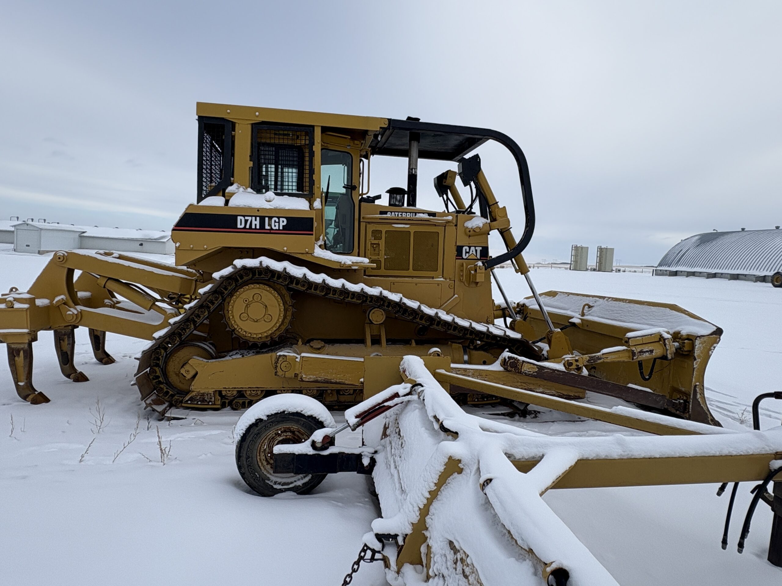  1991 CAT D7H LGP at Conquest Equipment Alberta