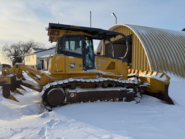  2011 DEERE 850J at Conquest Equipment Saskatchewan
