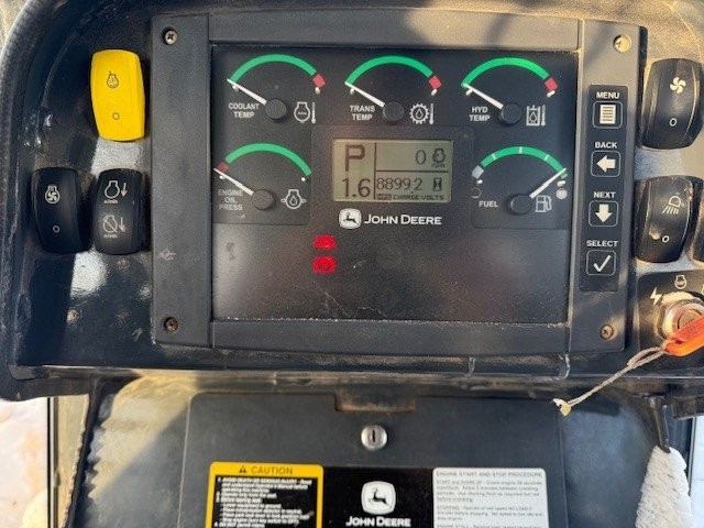  2011 DEERE 850J at Conquest Equipment Saskatchewan