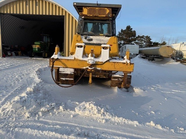  2011 DEERE 850J at Conquest Equipment Saskatchewan