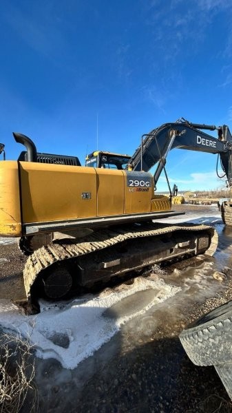  2015 DEERE 290G at Conquest Equipment Saskatchewan