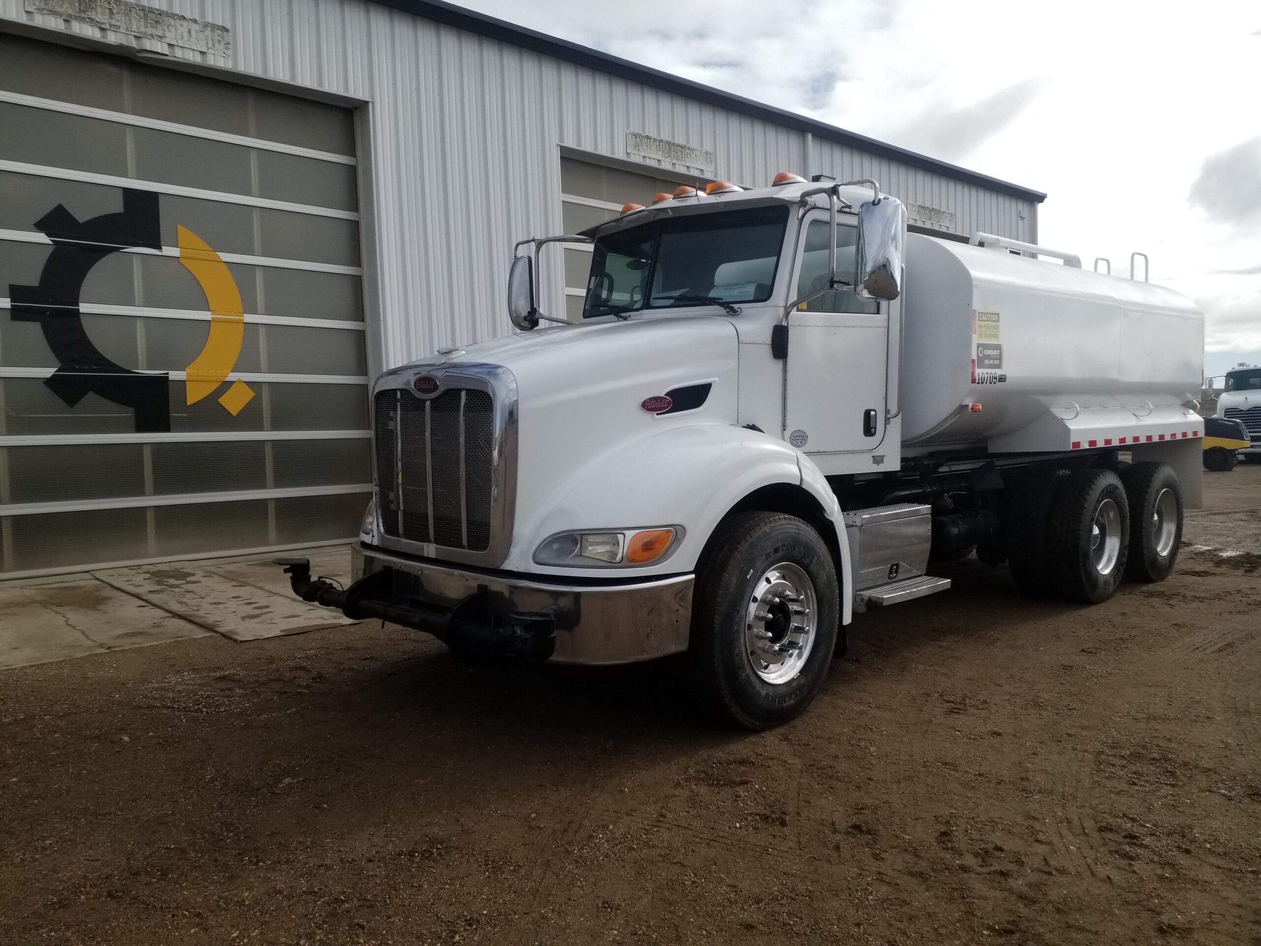  2010 Peterbilt 384 384 at Conquest Equipment Saskatchewan