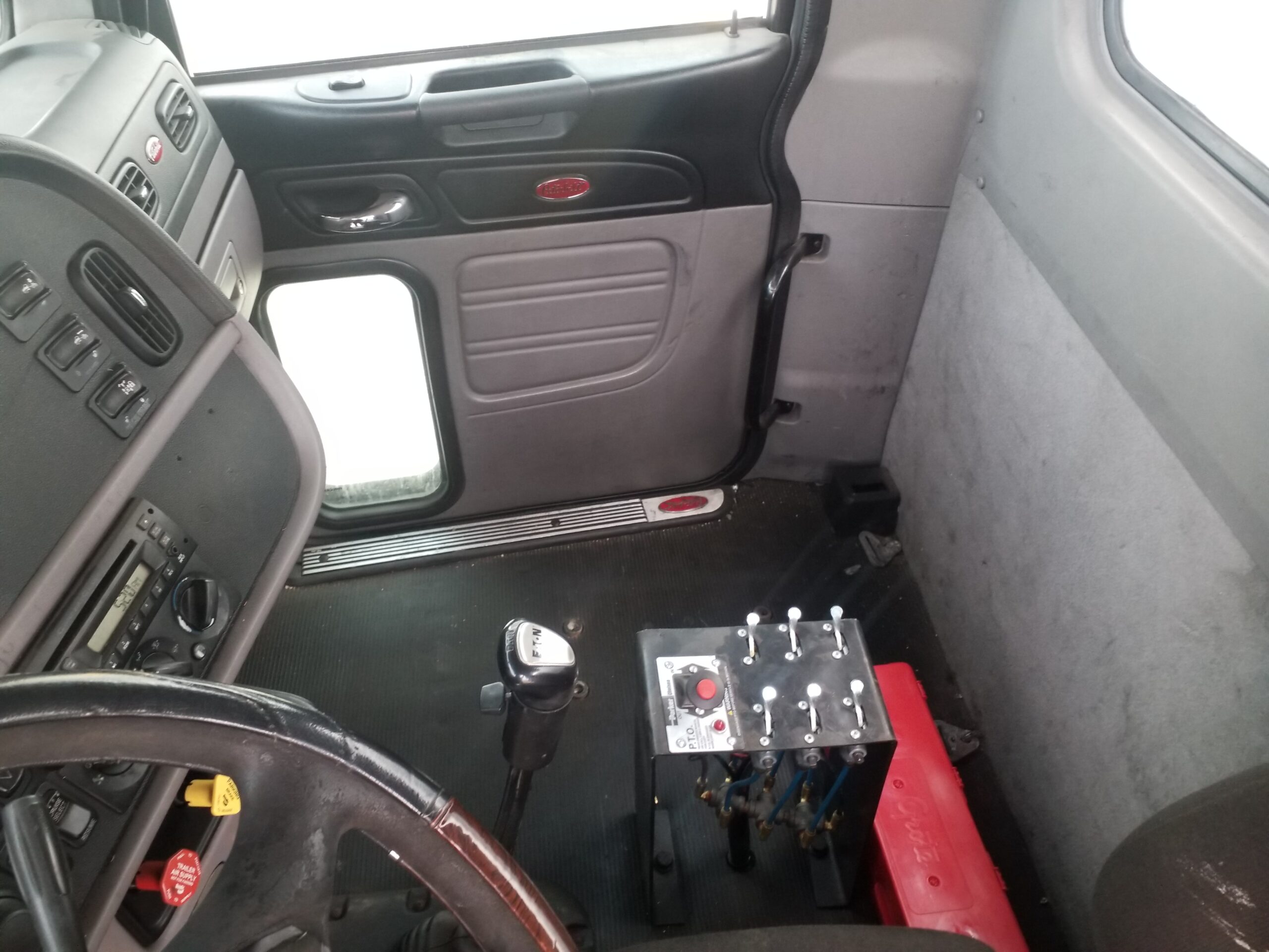  2010 Peterbilt 384 384 at Conquest Equipment Saskatchewan