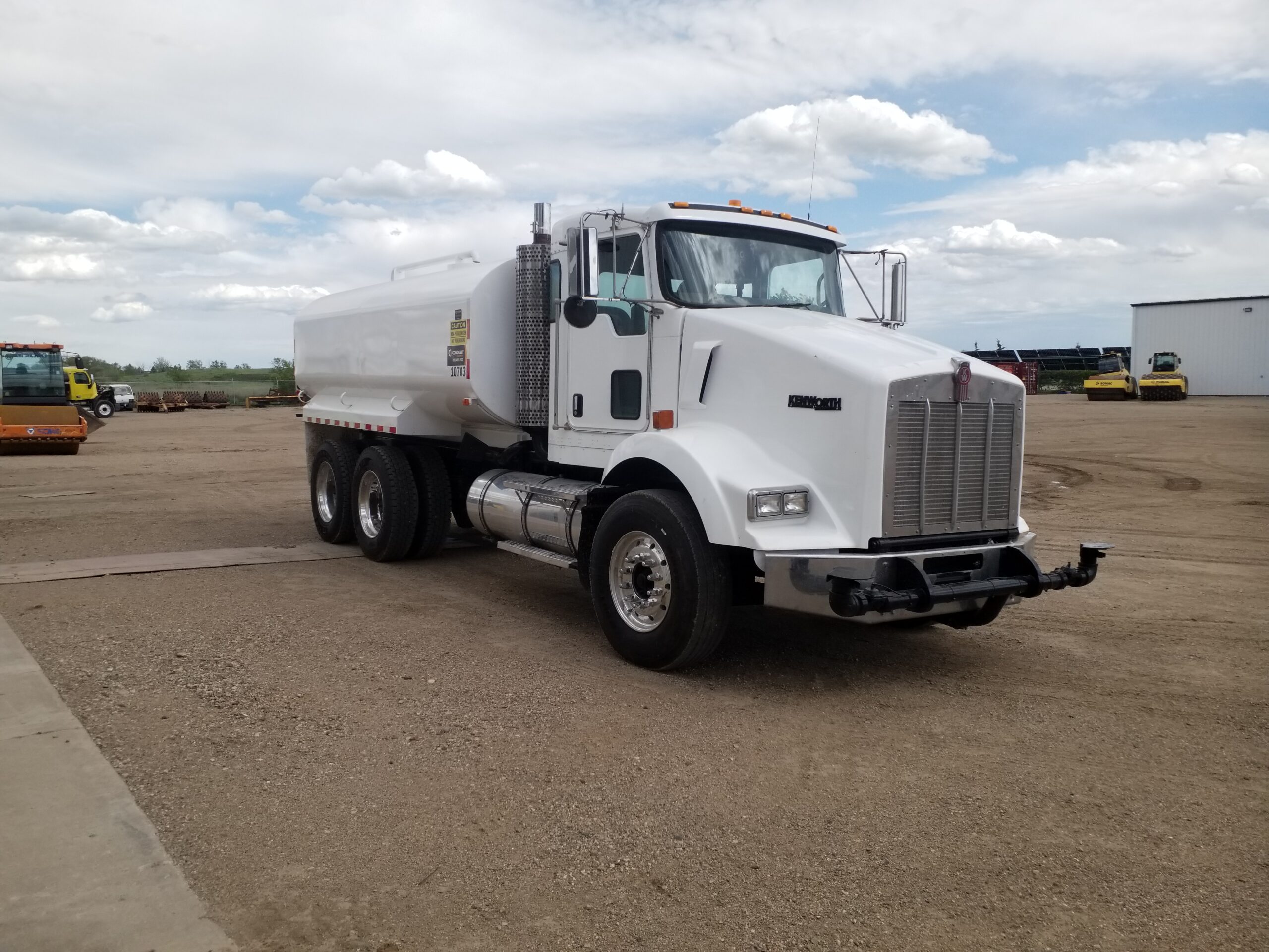  2009 Kenworth T800 at Conquest Equipment Saskatchewan