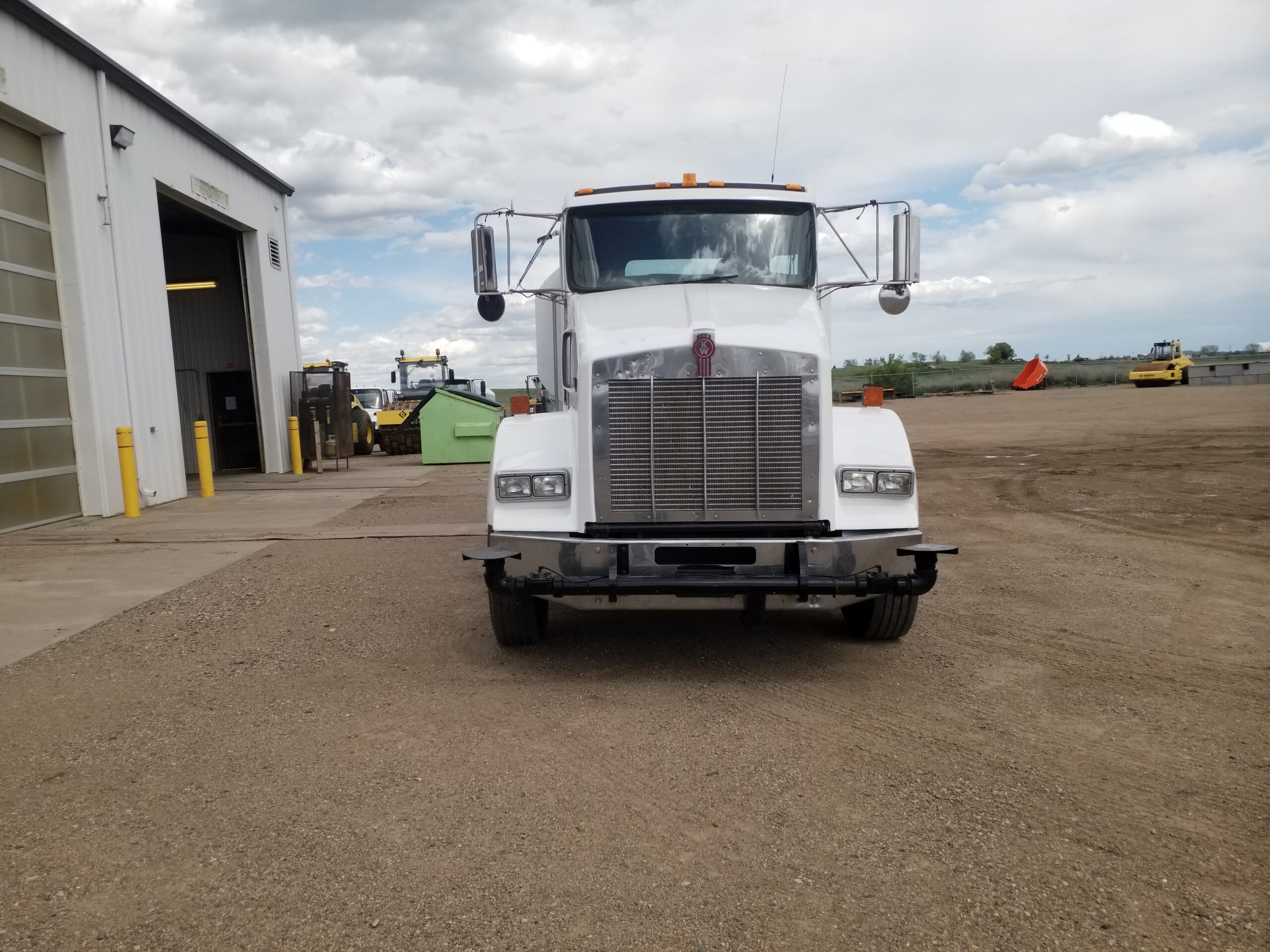  2009 Kenworth T800 at Conquest Equipment Saskatchewan