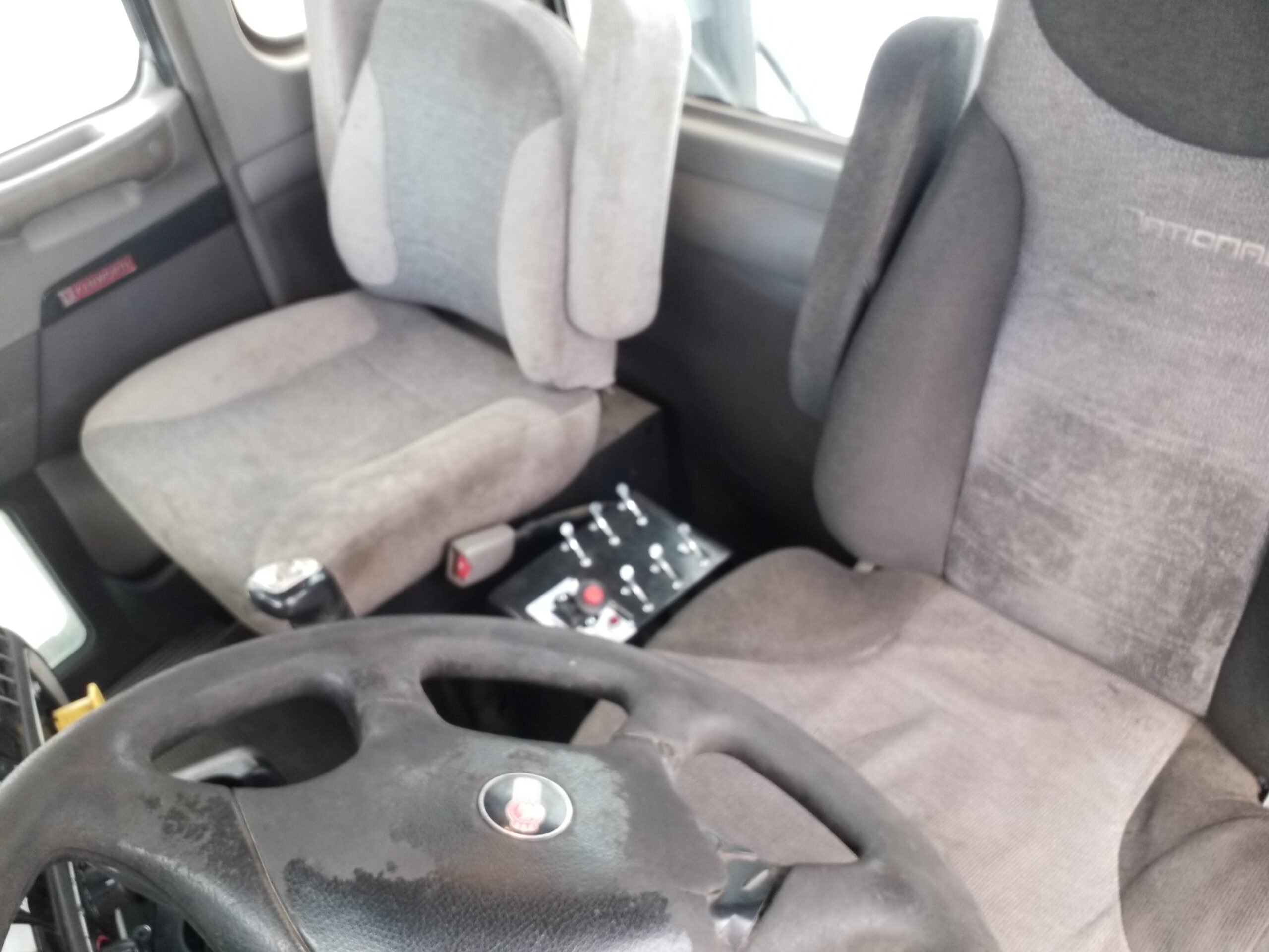  2009 Kenworth T800 at Conquest Equipment Saskatchewan