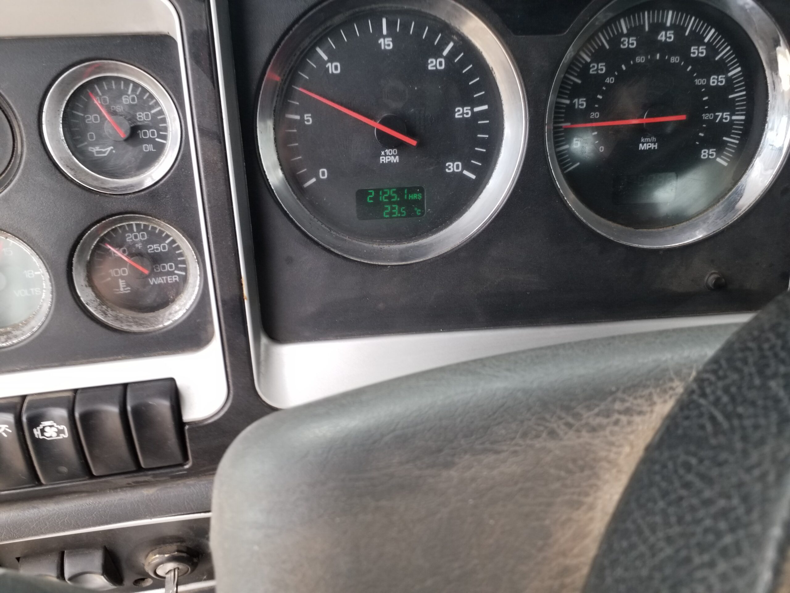  2009 Kenworth T800 at Conquest Equipment Saskatchewan