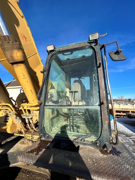   CAT 322C at Conquest Equipment Saskatchewan