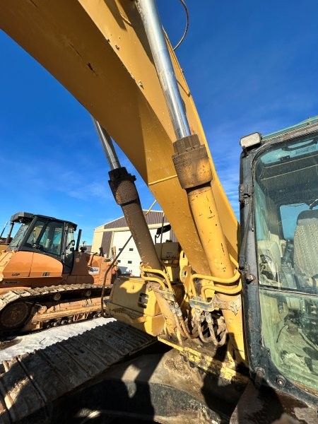   CAT 322C at Conquest Equipment Saskatchewan
