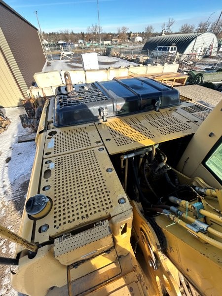   CAT 322C at Conquest Equipment Saskatchewan