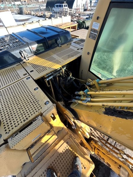   CAT 322C at Conquest Equipment Saskatchewan
