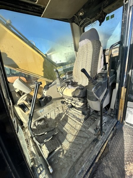   CAT 322C at Conquest Equipment Saskatchewan