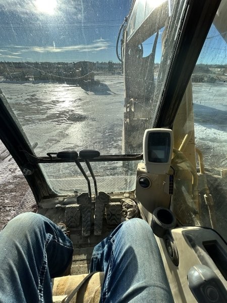   CAT 322C at Conquest Equipment Saskatchewan