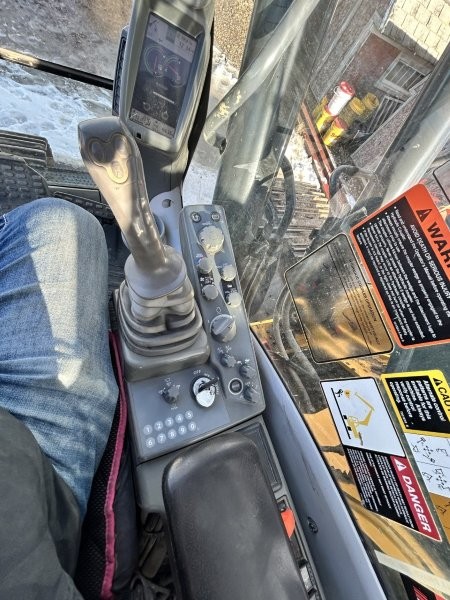  2015 DEERE 290G at Conquest Equipment Saskatchewan