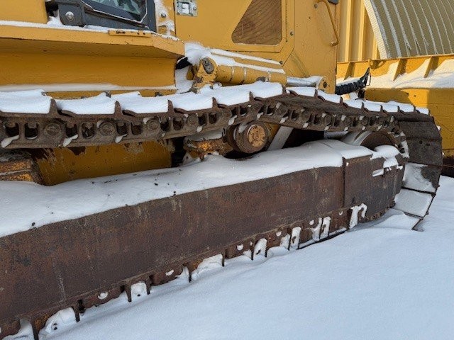  2011 DEERE 850J at Conquest Equipment Saskatchewan
