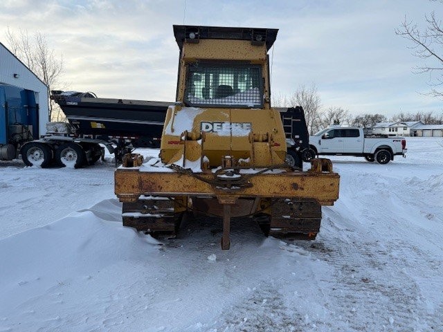  2005 DEERE 850C at Conquest Equipment Saskatchewan