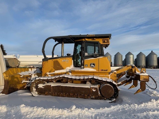  2011 DEERE 850J at Conquest Equipment Saskatchewan