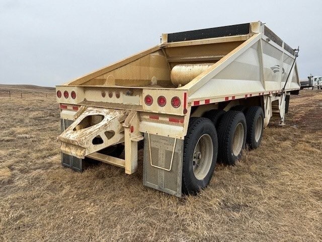  2018 Doepker TRA/REM Belly Dump at Conquest Equipment Saskatchewan