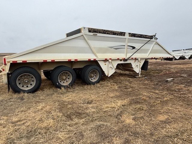  2018 Doepker TRA/REM Belly Dump at Conquest Equipment Saskatchewan