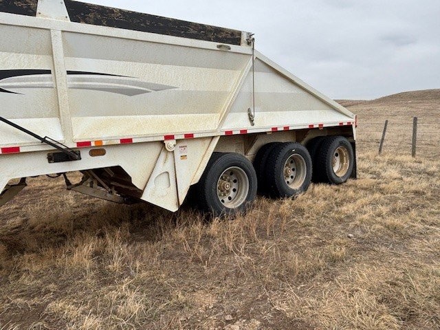  2018 Doepker TRA/REM Belly Dump at Conquest Equipment Saskatchewan