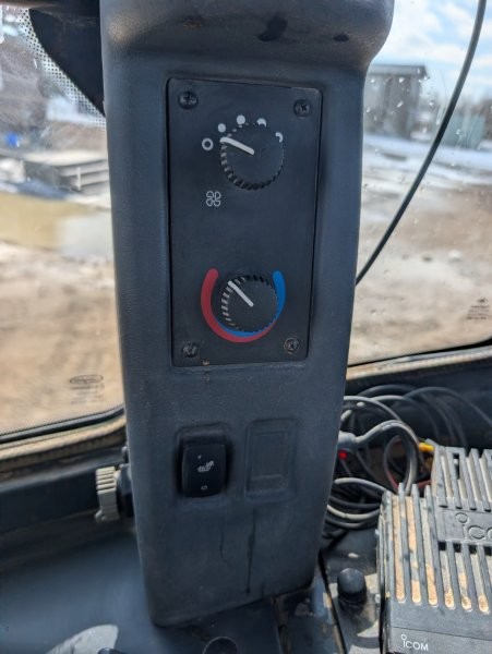  2011 John Deere 524K at Conquest Equipment Saskatchewan