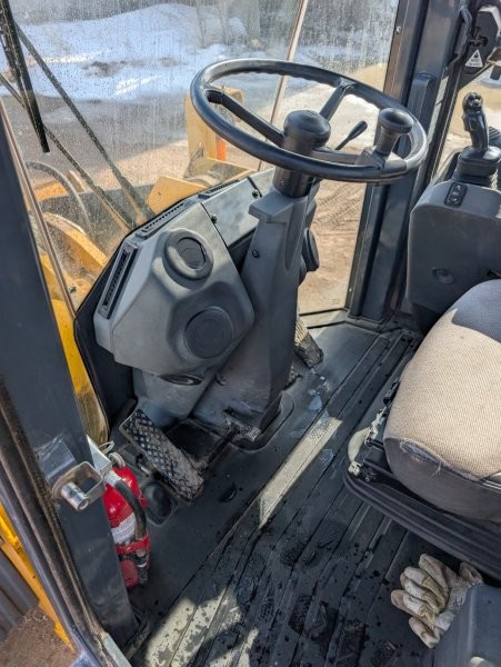  2011 John Deere 524K at Conquest Equipment Saskatchewan