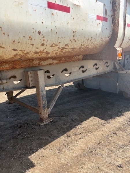  2011 Canuck End Dump at Conquest Equipment Manitoba