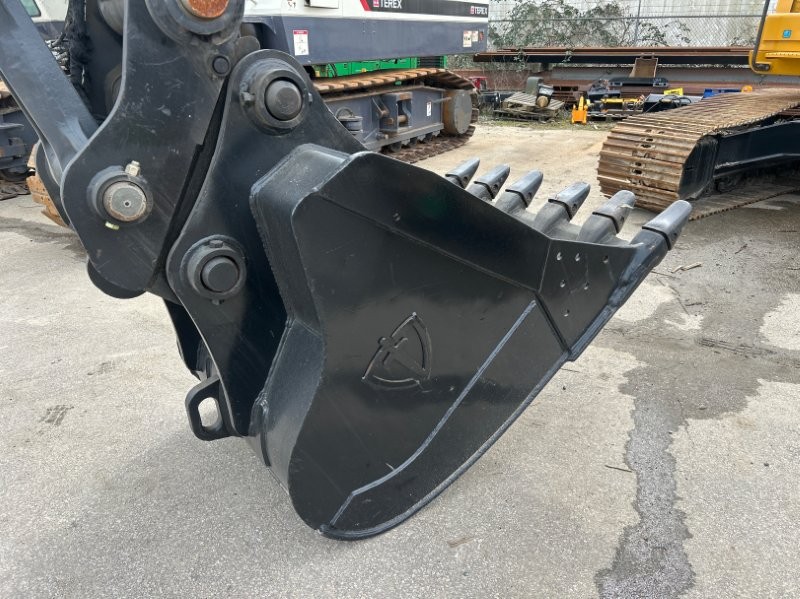  2019 John Deere 250G at Conquest Equipment BC