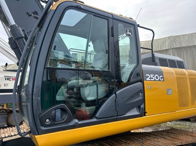  2019 John Deere 250G at Conquest Equipment BC