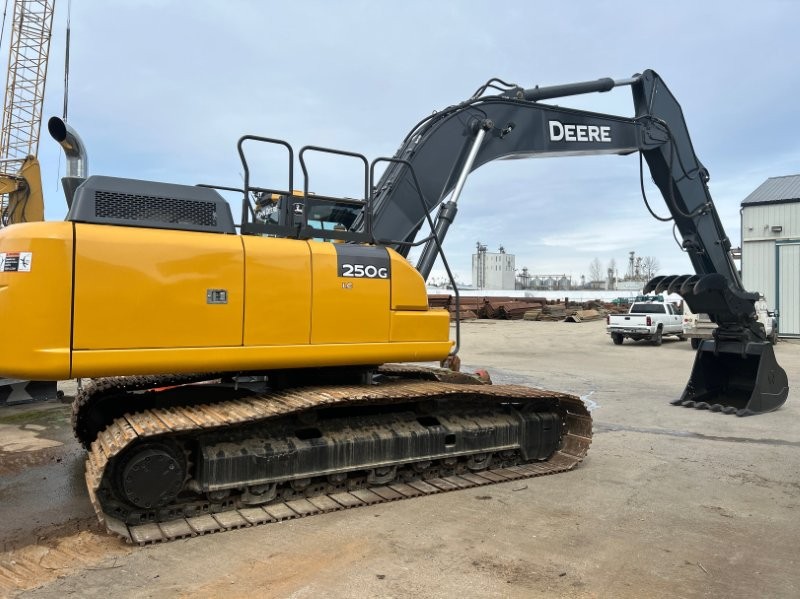  2019 John Deere 250G at Conquest Equipment BC